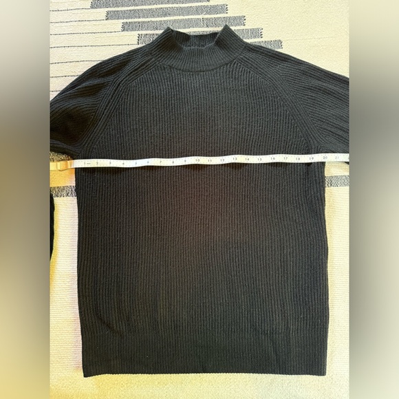 Uniqlo Washable Moc Neck Sweater - Picture 4 of 6